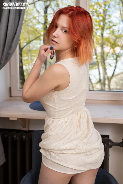 Thick Redhead Lifts Her Skirt and Shows Her Big Ass – photo 4 of 20