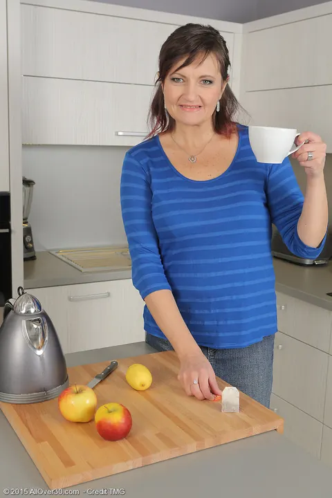 Justina Sindell: Busty Czech MILF Fingers Her Hairy Pussy in the Kitchen – photo 1 of 16