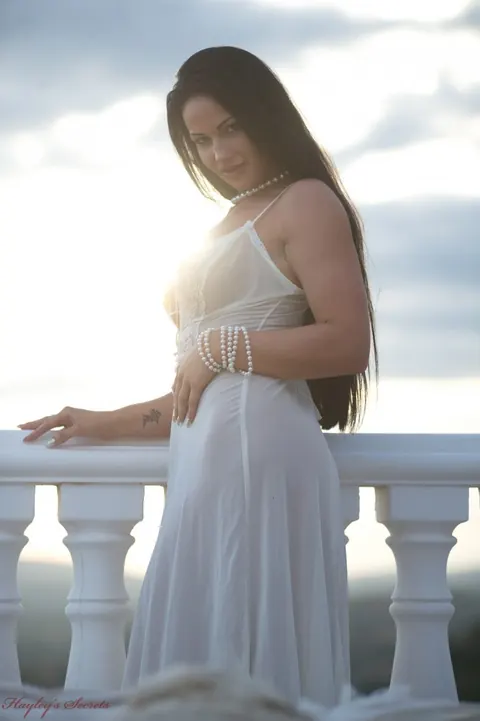 Tori W: Latina Brunette Flaunts Her Big Tits on the Balcony – photo 4 of 12