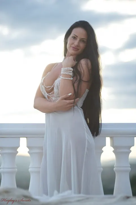 Tori W: Latina Brunette Flaunts Her Big Tits on the Balcony – photo 3 of 12