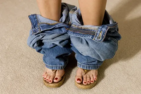 Racquel Devonshire: Thick Blonde MILF Uses a Dildo and Fingers Herself in Jeans – photo 14 of 16
