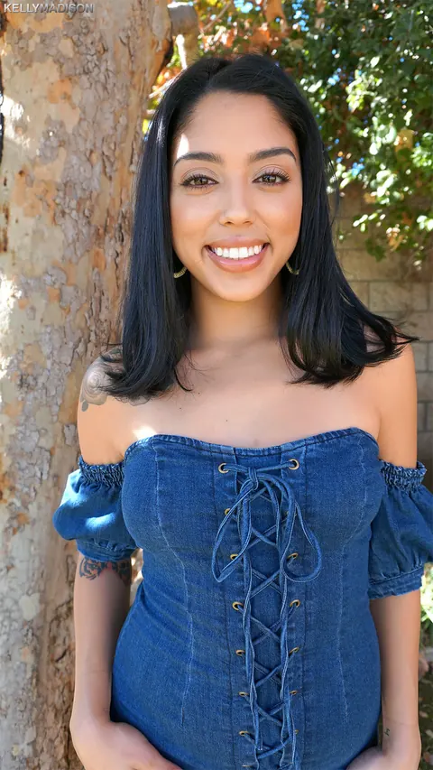 Vanessa Sky: Latina MILF Strips Out of Her Skirt Outdoors – photo 2 of 16