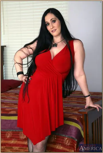 Mature BBW Shows Her Big Tits and Ass in Fishnet Stockings