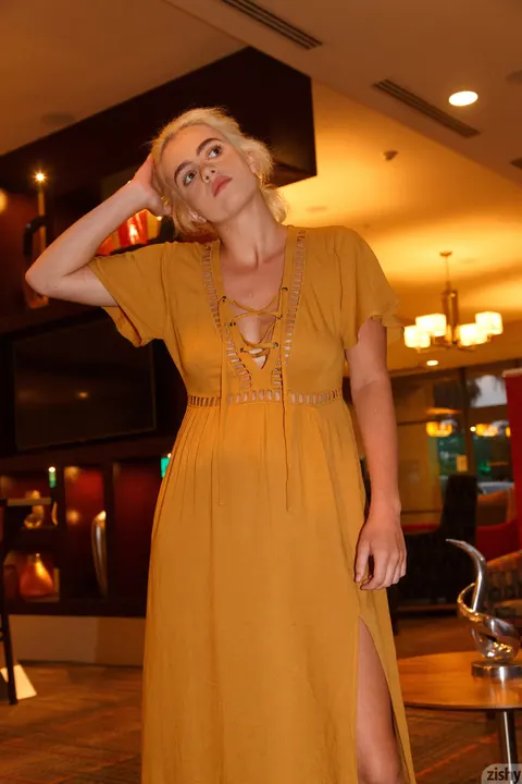Peach Kennedy: Blonde Arches Back and Cups Her Big Natural Tits – photo 7 of 13