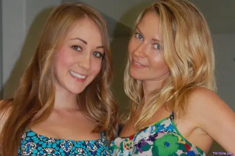 Lena Nicole: Tall Blonde and Her Partner Kiss While Naked – photo 12 of 21