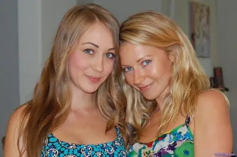 Lena Nicole: Tall Blonde and Her Partner Kiss While Naked – photo 10 of 21
