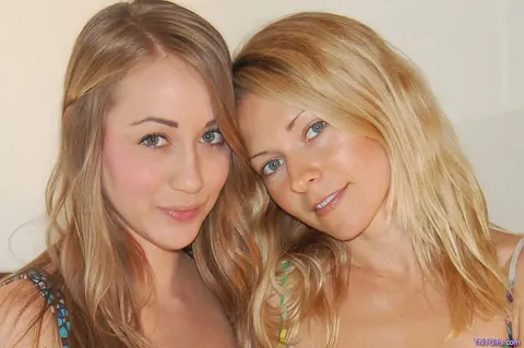 Lena Nicole: Tall Blonde and Her Partner Kiss While Naked – photo 15 of 21