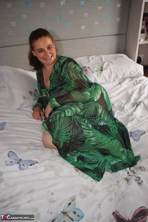 BBW MILF Spreads Her Hairy Pussy on the Bed – photo 10 of 16