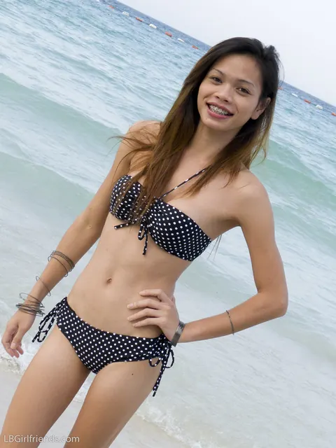 Trans Woman Poses Nude on the Beach – photo 8 of 17