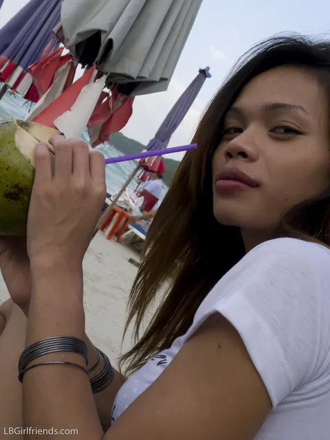 Trans Woman Poses Nude on the Beach – photo 7 of 17