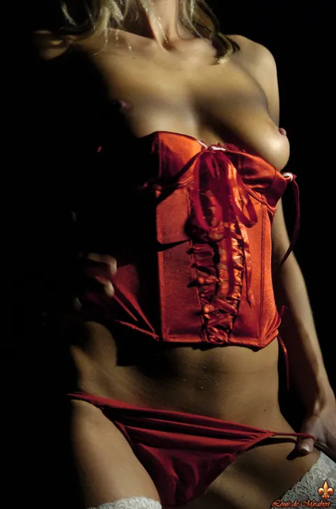 Sandra Sanchez: Tall Czech MILF Strips Out of Her Corset and Stockings – photo 12 of 16