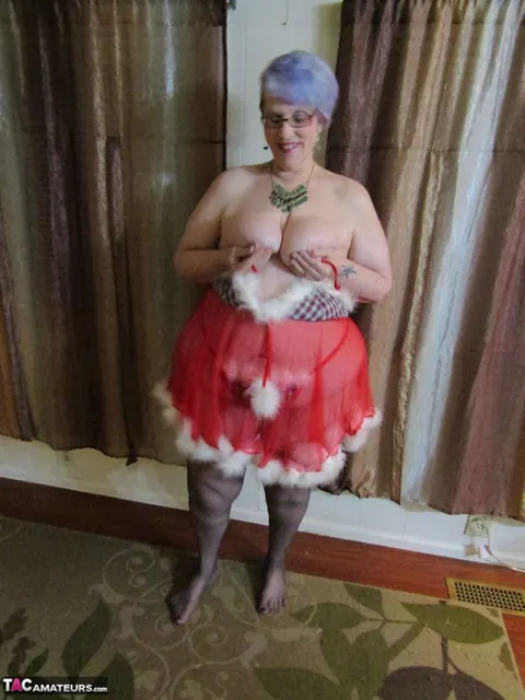 PAWG in Glasses Strips Off Her Lingerie and Stockings – photo 6 of 20