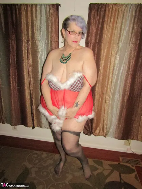 PAWG in Glasses Strips Off Her Lingerie and Stockings – photo 4 of 20