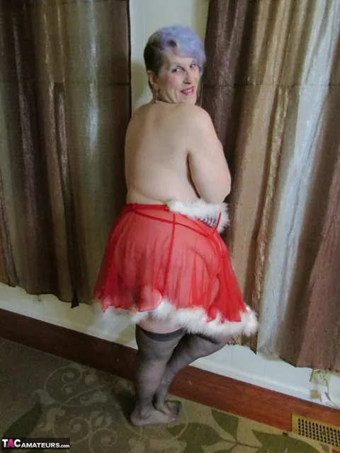 PAWG in Glasses Strips Off Her Lingerie and Stockings – photo 7 of 20