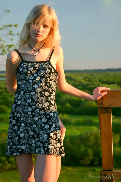 Blonde PAWG Spreads Her Pussy at Scenic Lookout – photo 8 of 16