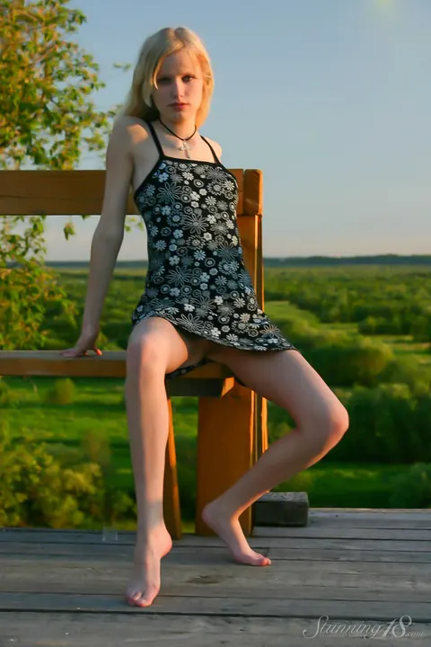 Blonde PAWG Spreads Her Pussy at Scenic Lookout – photo 10 of 16