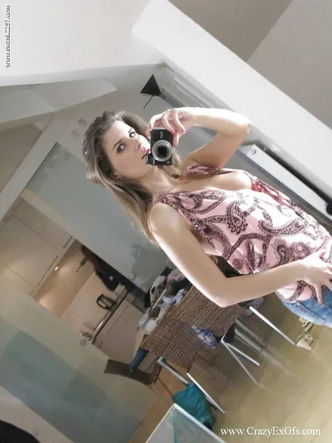 Patti Page: Brunette Babe with Big Natural Tits Takes a Mirror Selfie in Heels – photo 5 of 16