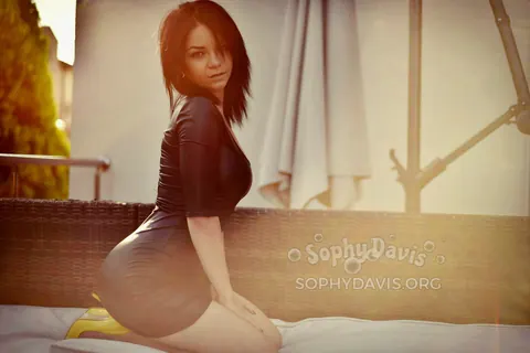 Sophy Davis: Thick Brunette with Big Tits Poses in a Tight Dress and High Heels – photo 12 of 15