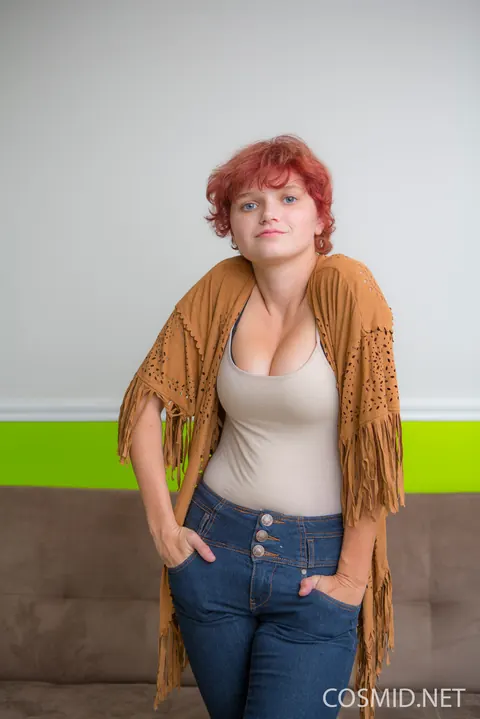 Naomi Clark: Thick Redhead Peels Off Her Jeans and Lingerie to Spread Wide – photo 1 of 16