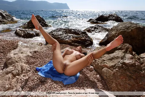 European Babe with Big Tits Poses Nude on the Beach – photo 3 of 16