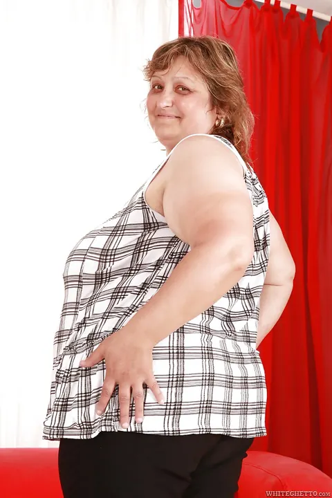 Short-Haired Mature BBW Strips and Spreads Her Hairy Bush – photo 2 of 16