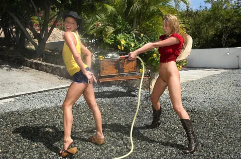 Amy Lee: Busty Blonde and Brunette Fist and Use a Dildo on the Beach – photo 17 of 20