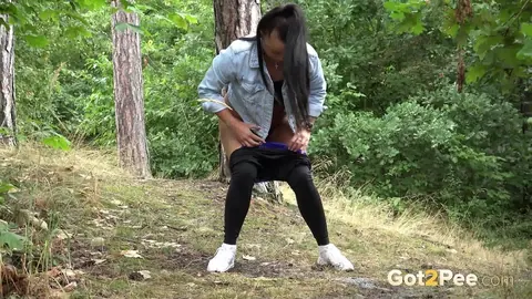 Dafne: European Brunette Pulls Down Her Yoga Pants and Spreads Outdoors – photo 11 of 15