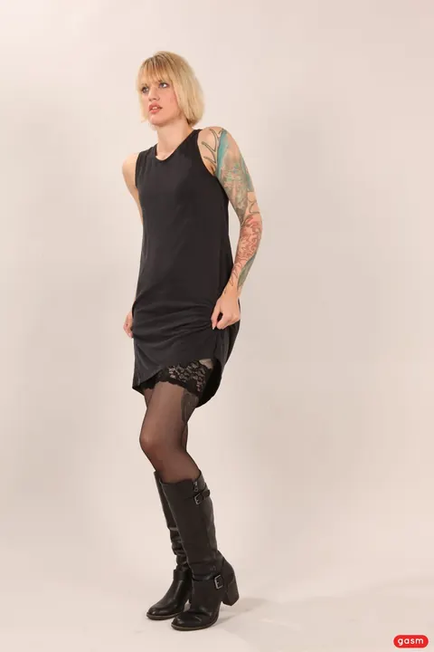 Sina Longleg: Blonde German MILF with Short Hair Poses Fully Clothed – photo 11 of 15