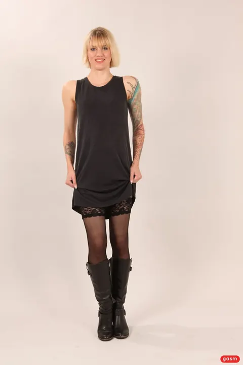 Sina Longleg: Blonde German MILF with Short Hair Poses Fully Clothed – photo 14 of 15
