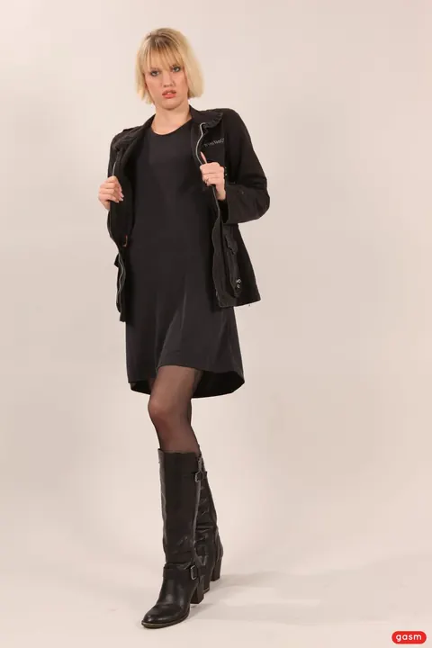 Sina Longleg: Blonde German MILF with Short Hair Poses Fully Clothed – photo 4 of 15