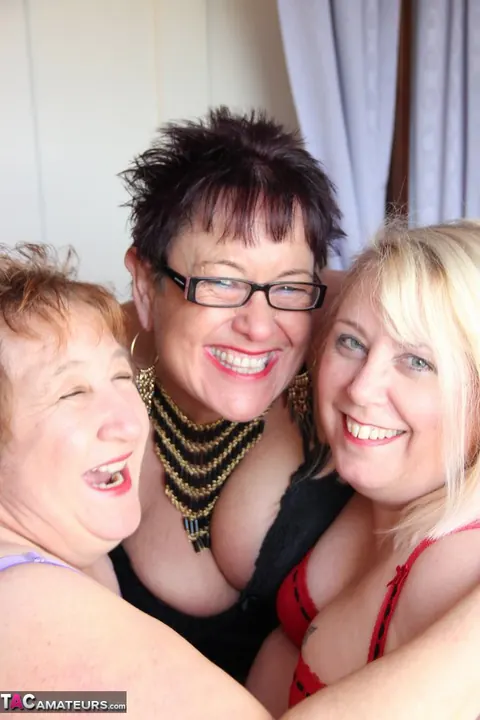 Kinky Carol: Blonde MILF in Glasses Joins Redhead for Lesbian Threesome – photo 9 of 20