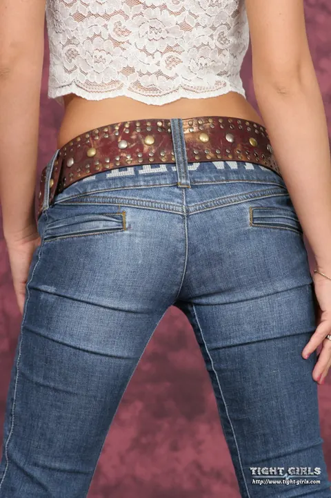 Blonde Strips Out of Her Jeans to Panties and High Heels – photo 2 of 15