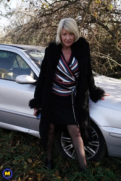 Amy Goodhead: Tall European MILF in Interracial Threesome Outdoors – photo 3 of 20