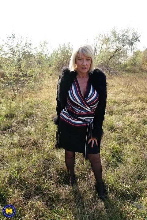 Amy Goodhead: Tall European MILF in Interracial Threesome Outdoors – photo 12 of 20