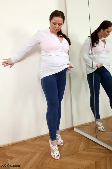Sirale: Curvy Czech MILF Flaunts Her Big Tits and Pregnant Belly in Jeans – photo 1 of 20