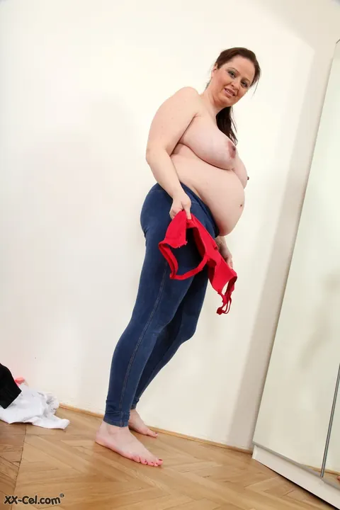 Sirale: Curvy Czech MILF Flaunts Her Big Tits and Pregnant Belly in Jeans – photo 19 of 20