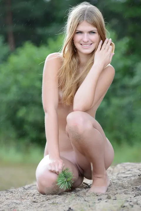Vibeke: Woman Poses Nude for a Glamour Set – photo 14 of 21