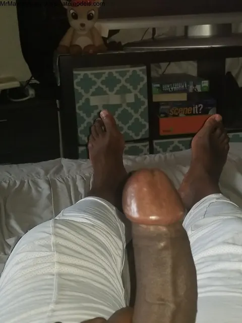Partners Kiss and Worship Feet – photo 13 of 15