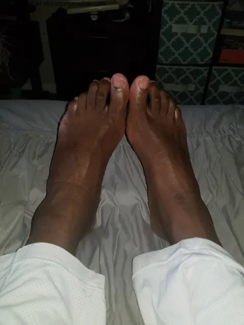 Partners Kiss and Worship Feet – photo 3 of 15