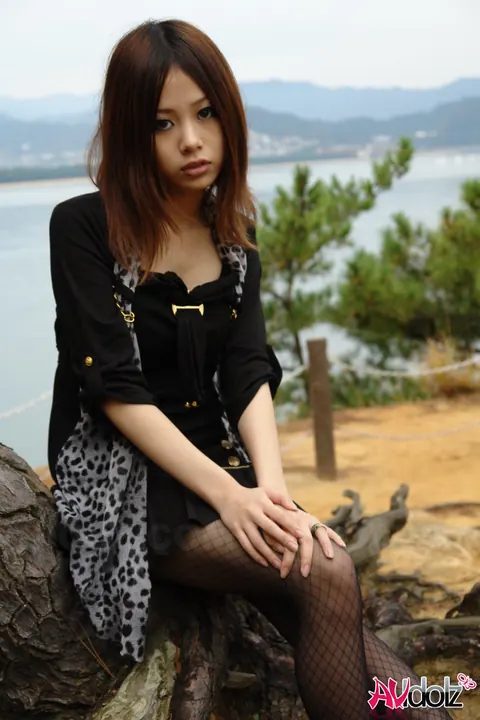 Japanese Redhead Strips Out of Her Pantyhose by the Ocean – photo 9 of 15