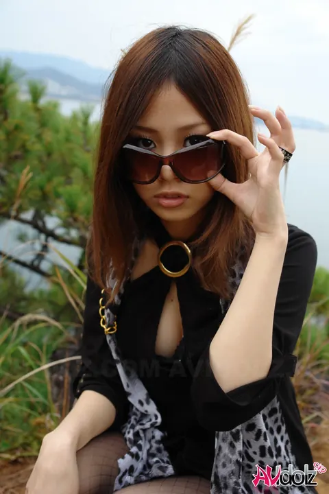 Japanese Redhead Strips Out of Her Pantyhose by the Ocean – photo 2 of 15