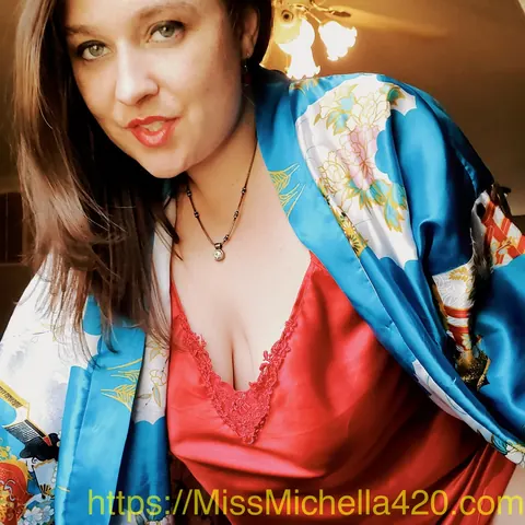 BBW Brunette Masturbates in a Red Negligee – photo 5 of 12