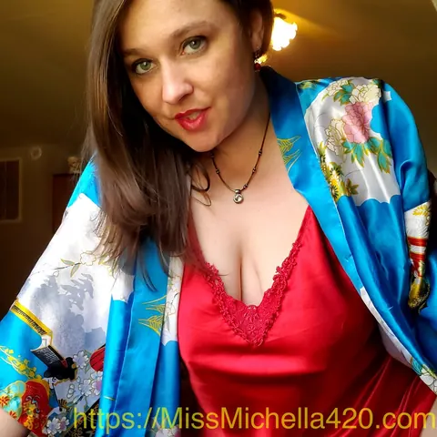 BBW Brunette Masturbates in a Red Negligee – photo 4 of 12