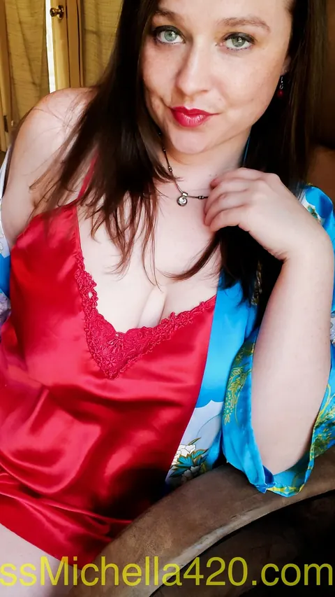 BBW Brunette Masturbates in a Red Negligee – photo 7 of 12