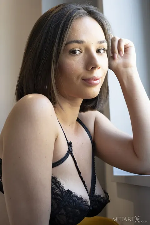 Eve Sweet: Brunette in Lingerie and Stockings Masturbates with a Dildo – photo 1 of 15