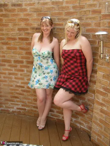 Curvy MILF Lifts Her Skirt for Lesbian Licking