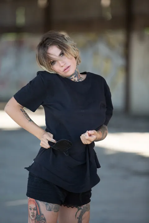Stacy Cloud: Short-Haired Tattooed Woman Poses Nude in Public Wearing Glasses – photo 5 of 21