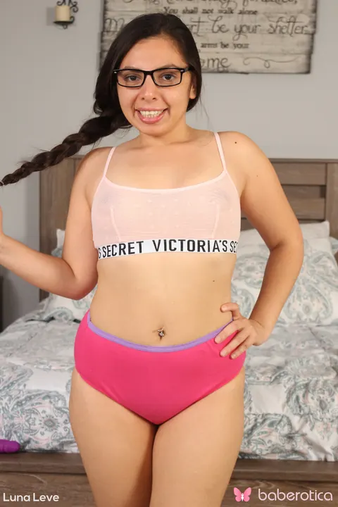 Luna Leve: Thick Latina in Glasses and Shorts Pulls Panties Aside for Dildo Play – photo 18 of 21
