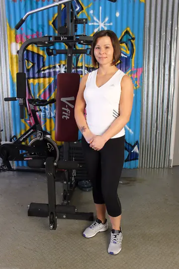 Jamie Ray – Thick Brunette MILF in Lingerie Reveals Her Trimmed Pussy at the Gym