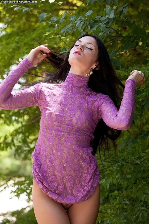 Daloria: Slim Brunette Lifts Her Skirt and Poses Nude Outdoors – photo 9 of 16